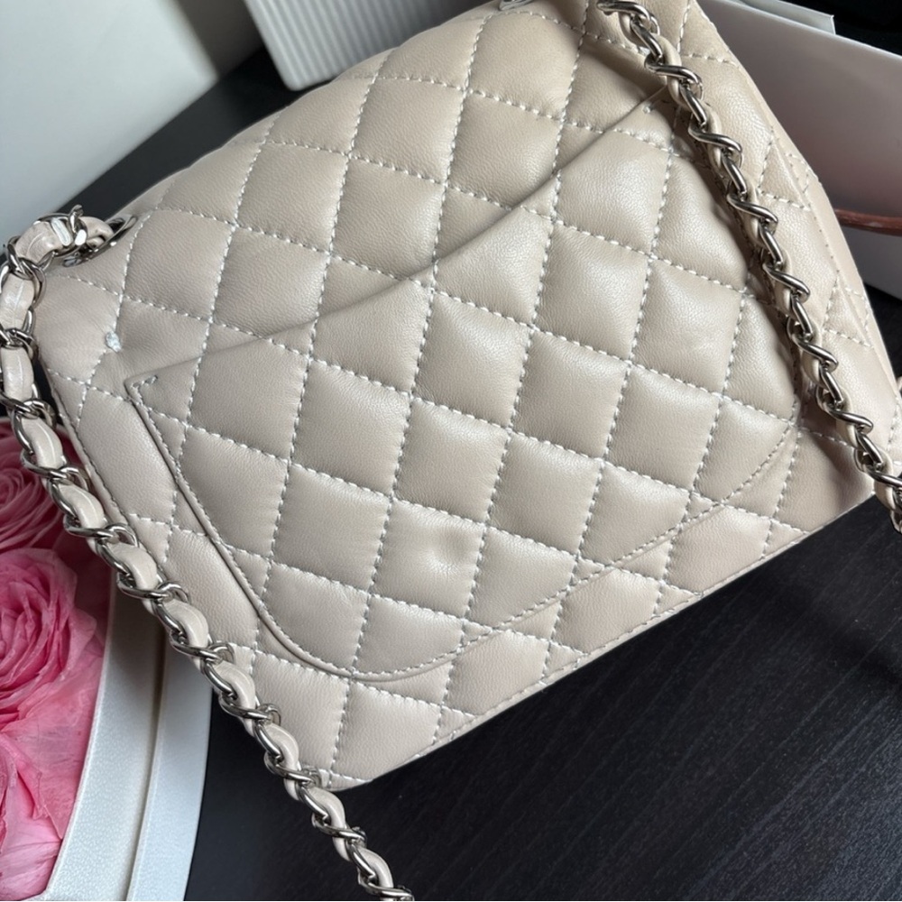 Chic Quilted Tan Shoulder Bag - Picture 4 of 5
